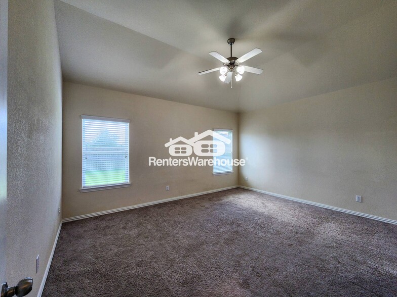 Building Photo - 2119 Del Mar Dr