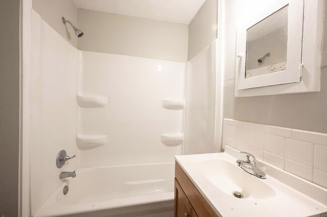 Building Photo - "Charming 2-Bedroom Duplex Retreat on N Dr...