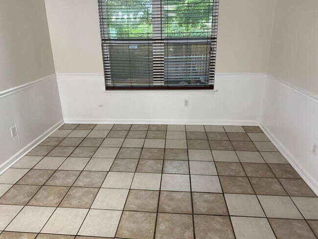Dining area - 2305 MERL CIRCLE