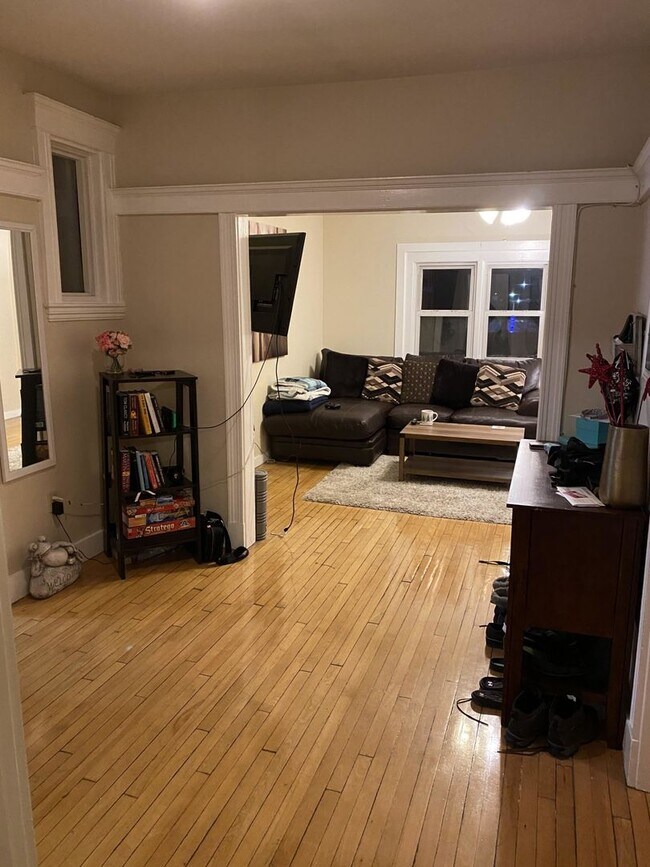 Building Photo - HUGE 2 bed in Allston