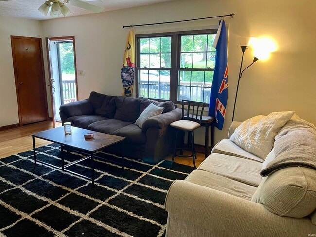 Building Photo - 417 S Swain Ave