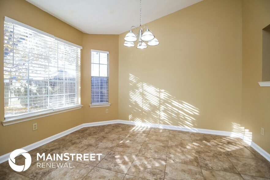 Building Photo - 2723 Riverbend Dr