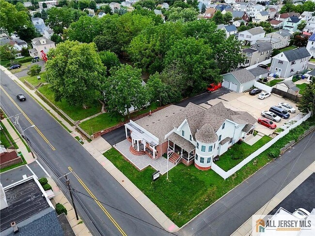 Building Photo - 215 Washington Rd
