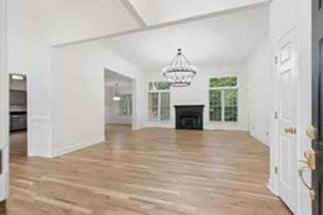 Building Photo - Beautiful Brentwood Home with Inground Pool on Quiet Cul-de-Sac