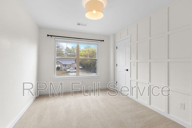 Building Photo - 537 Eastboro Dr