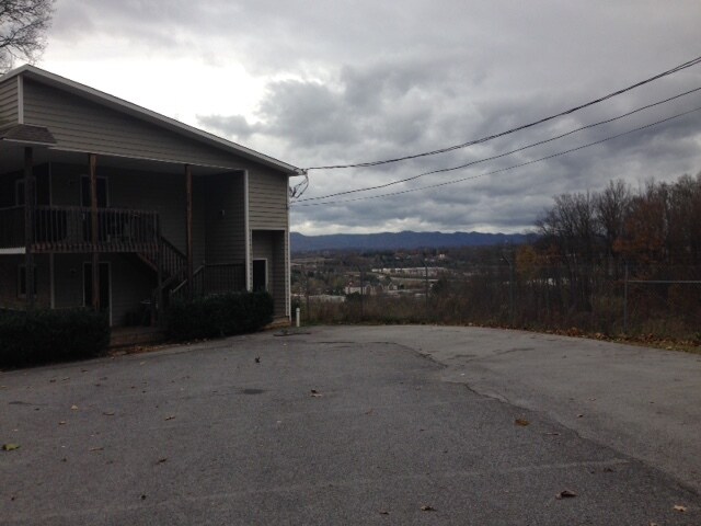 Building Photo - 3614 N Roan St