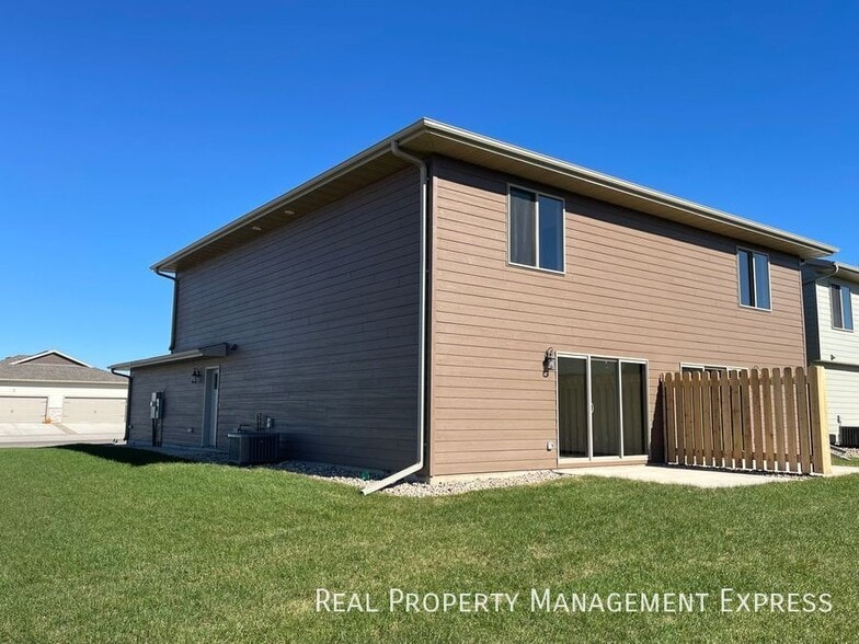 Building Photo - 9719 W Broek Dr