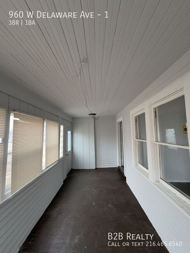 Building Photo - 960 W Delaware Ave