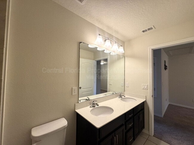 Building Photo - 590 Prospect Point