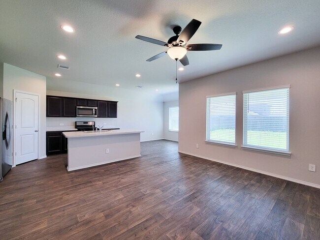 Building Photo - The price is right and the location is even better! Take a look TODAY at this like-new, 3/2, open...