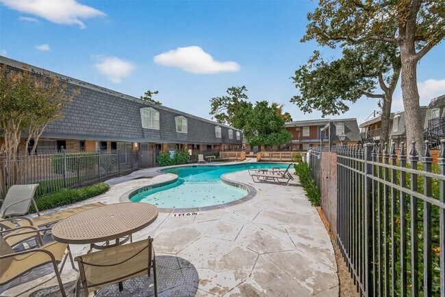 Building Photo - 9017 Gaylord Dr