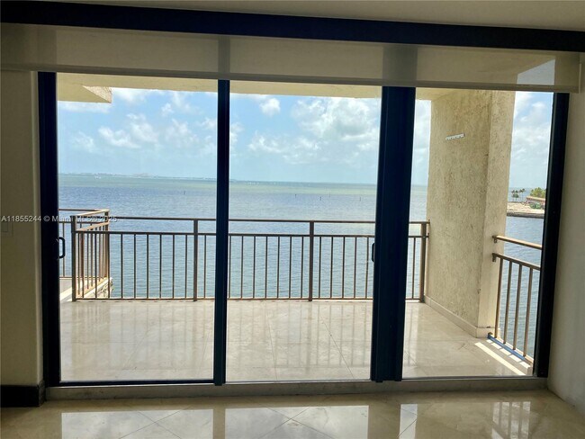 Building Photo - 1632 S Bayshore Ct