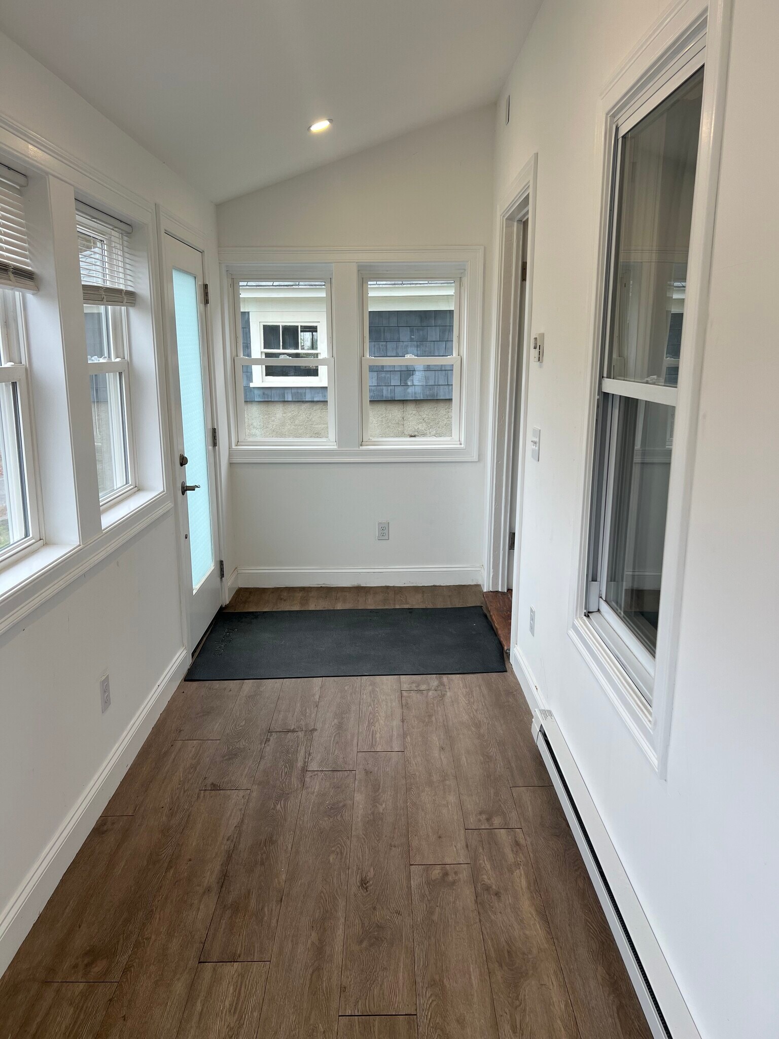 Building Photo - 18 Marion St