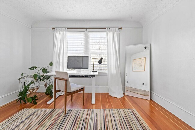 Building Photo - Spacious, historic 3-bdrm/1.5-bath home in...