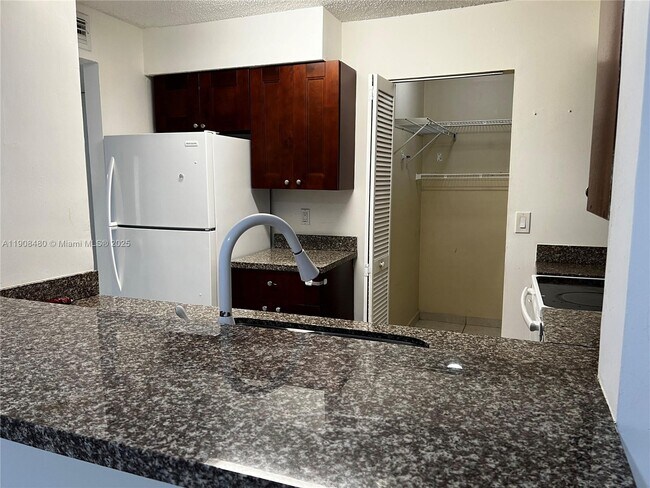 Building Photo - 1245 SW 46th Ave