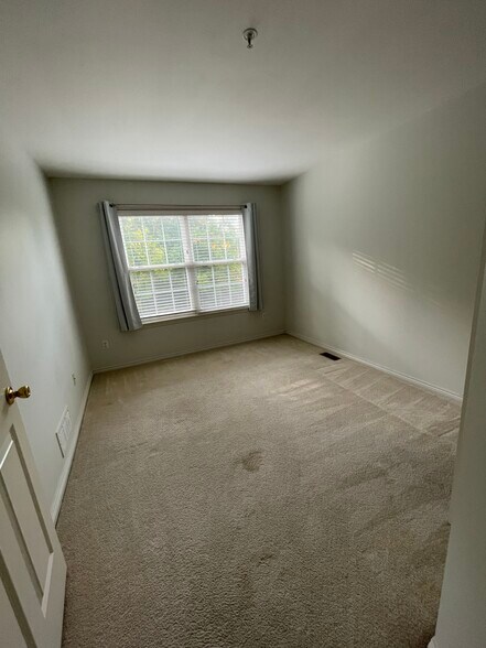 Building Photo - 3074 Barclay Way