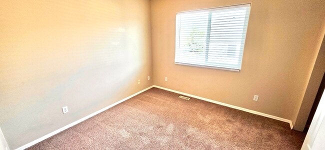 Building Photo - Modern 3-Bed Duplex with Hilltop Views and...