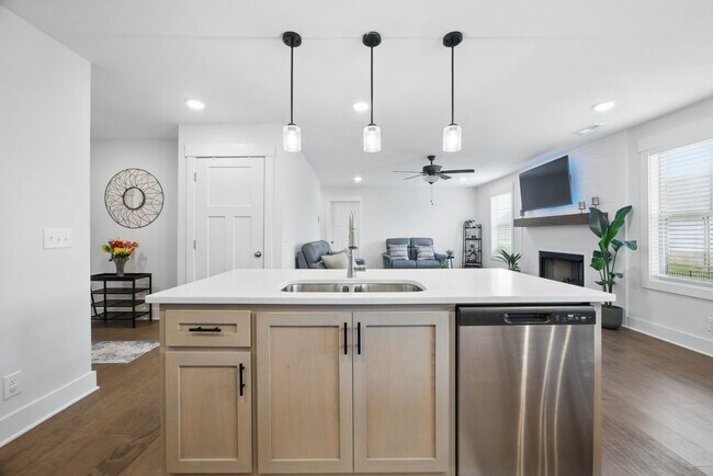 Building Photo - Newer home in Sterlin Acre Farms Waiting t...