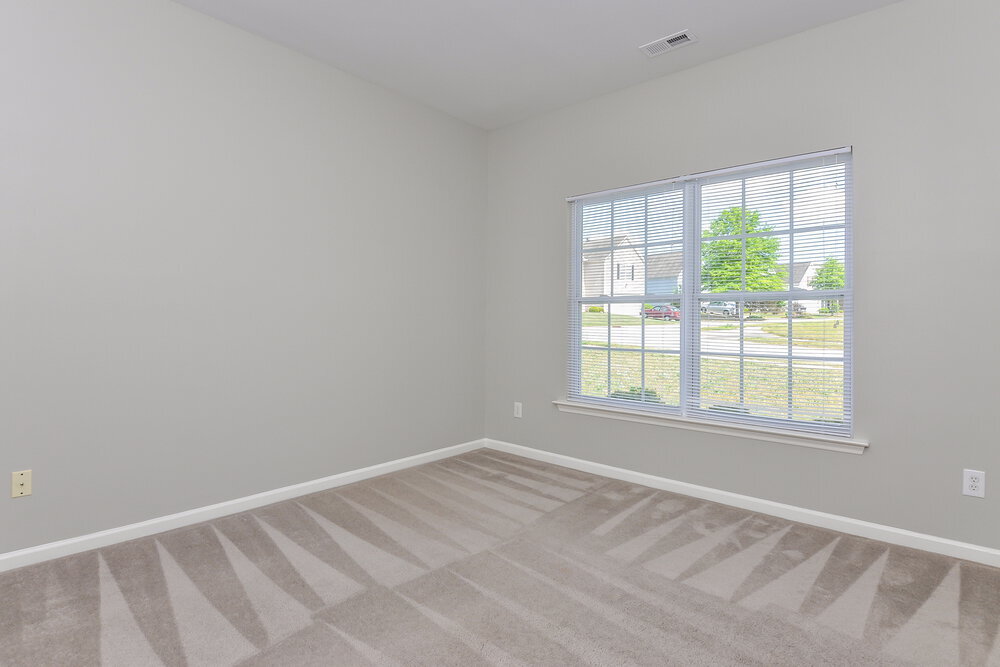 Building Photo - 804 Red Oak Tree Dr