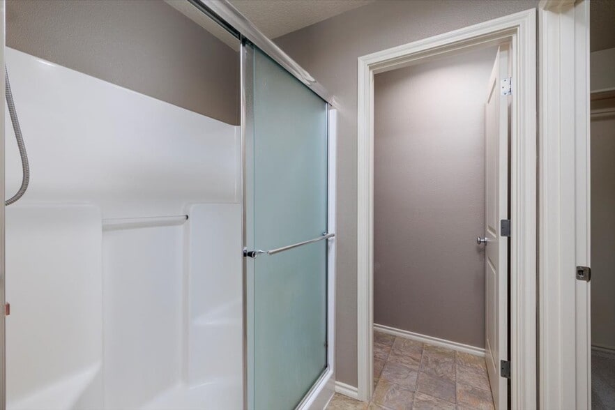 Shower & Private Watercloset - 15186 SW Canyon Wren Way
