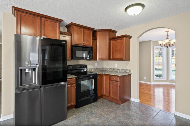 Building Photo - Pet Friendly Four Bedroom!