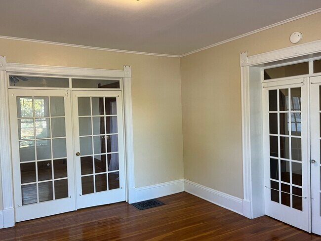 Building Photo - 13 Clark St