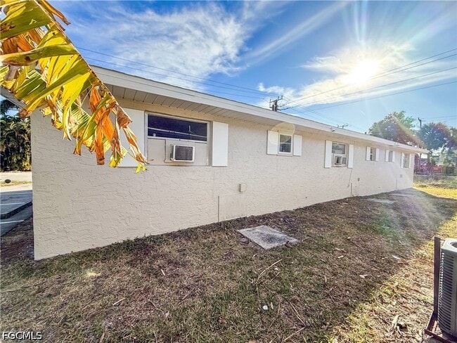 Building Photo - 3744 Estelle Ave