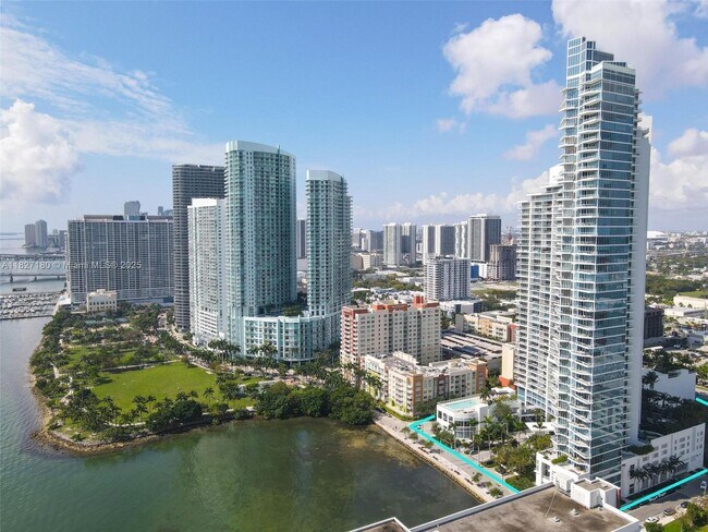 Building Photo - 2020 N Bayshore Dr