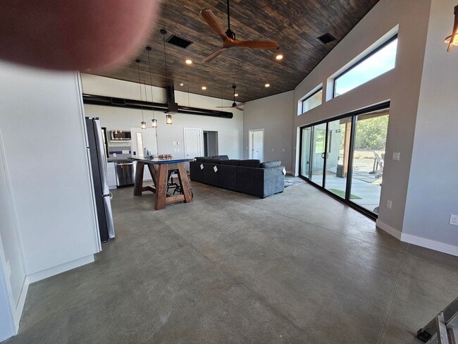 Building Photo - New build ready for move in