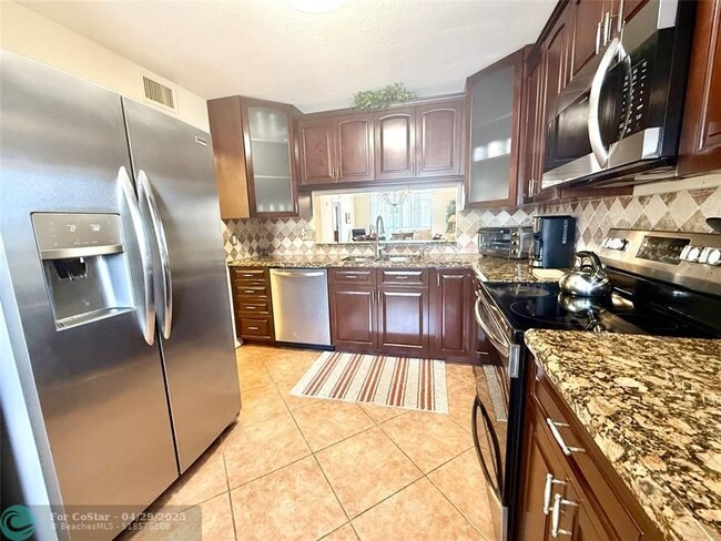 Building Photo - 4725 Lucerne Lakes Blvd