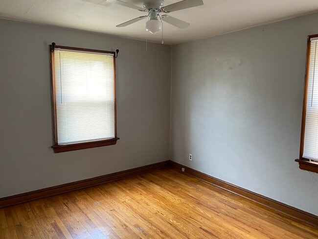 Building Photo - 226 Henquin Dr