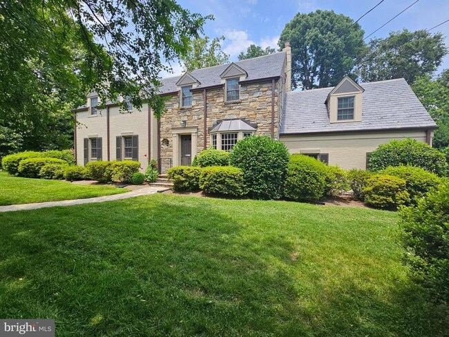 Primary Photo - 3819 Woodbine St
