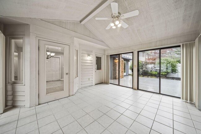 Building Photo - 1094 Farrington Dr
