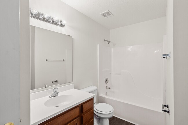 Building Photo - 2418 Northampton Dr