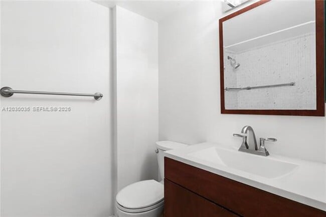 Building Photo - 210 Seaview Dr