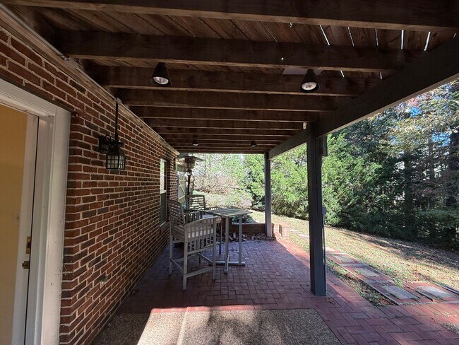 Building Photo - 935 Charter Oaks Dr