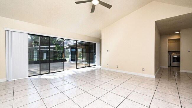 Building Photo - 4 Baywood Dr