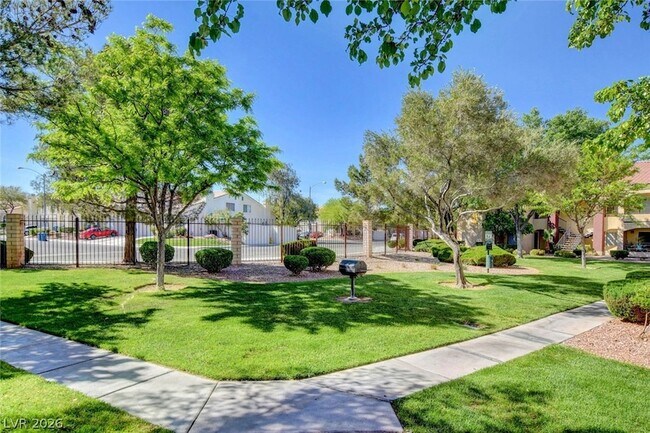Building Photo - 7885 W Flamingo Rd