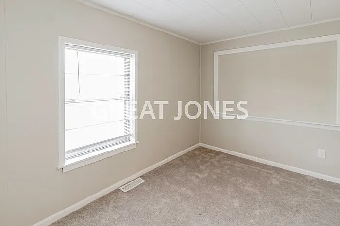 Building Photo - 506 7th Ave SW