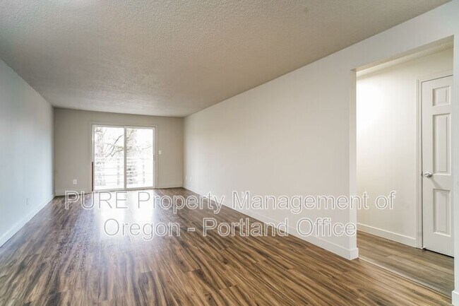 Building Photo - 18411 E Burnside St