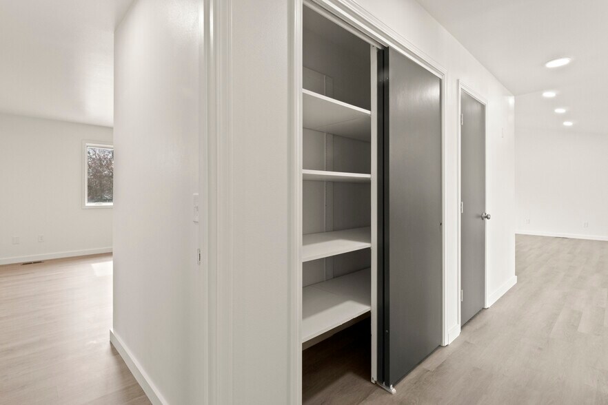 Building Photo - 5704 W Garden Springs Rd