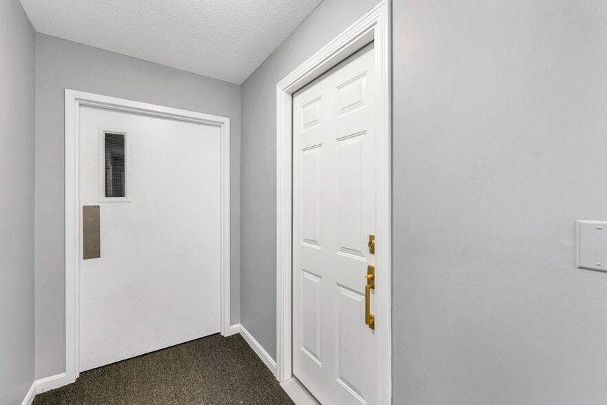 Building Photo - 50 Brookside, O3