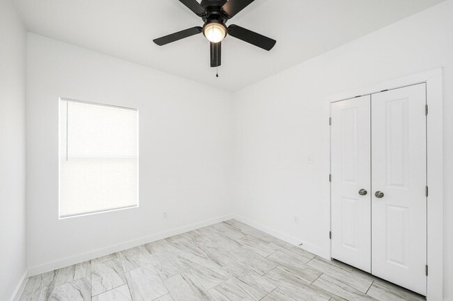 Building Photo - 3911 Casa Blanca Lake Rd