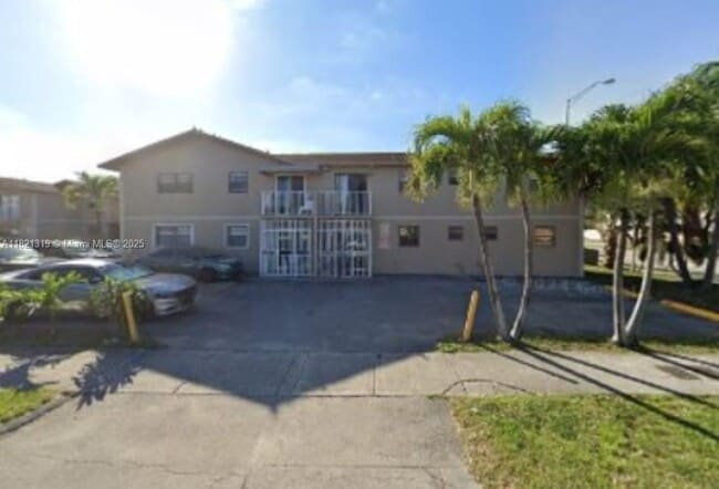Primary Photo - 2560 W 60th St