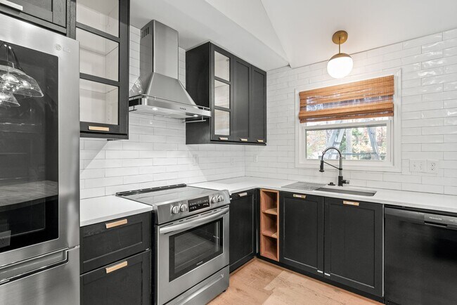 Building Photo - 3800 Terrebonne Ct