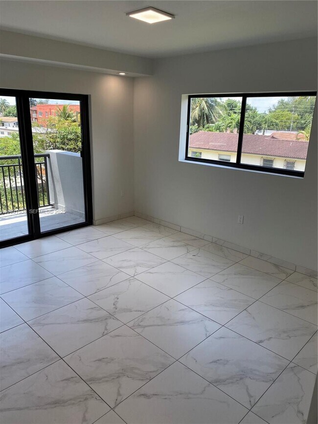 Building Photo - 836 SW 2nd St