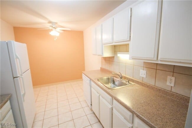 Building Photo - 20333 Detroit Rd