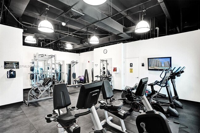 Building Photo - 2751 S Ocean Dr
