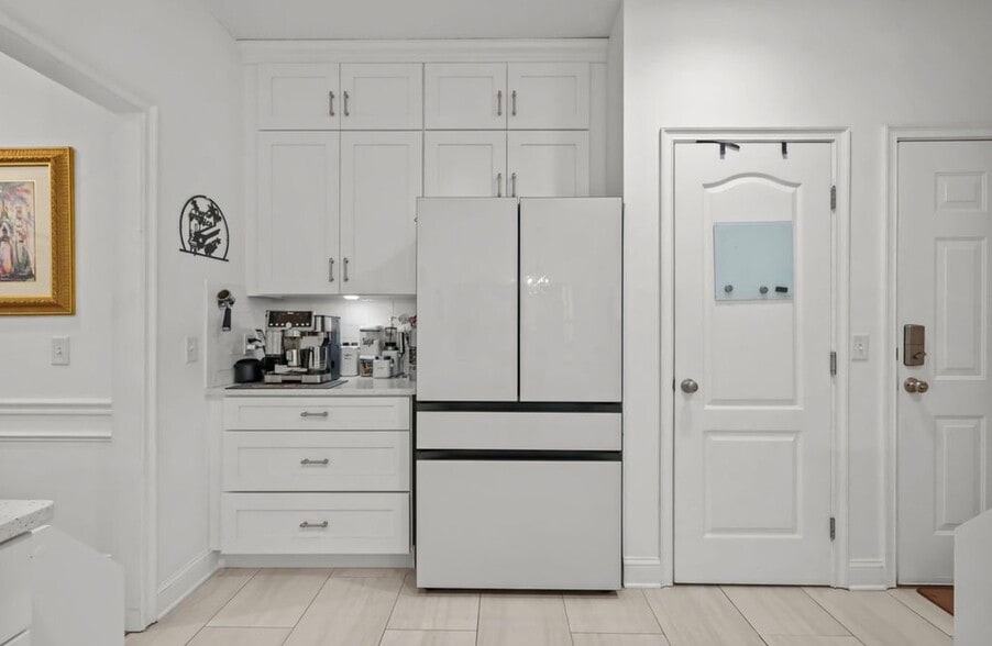Building Photo - 174 Hardwood Forest Dr