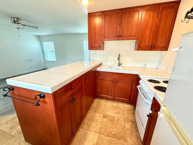 Building Photo - 3 units